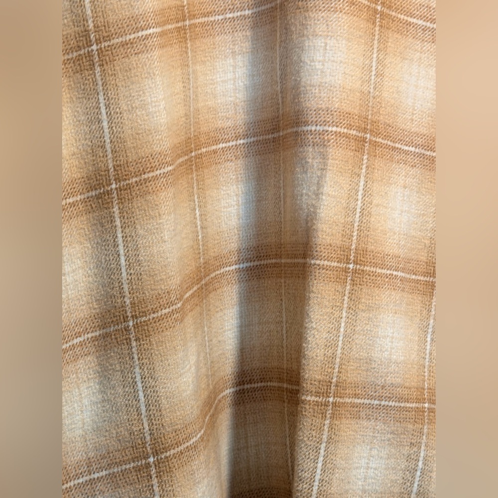 Time & Tru Plaid Shacket Button up - Picture 6 of 8